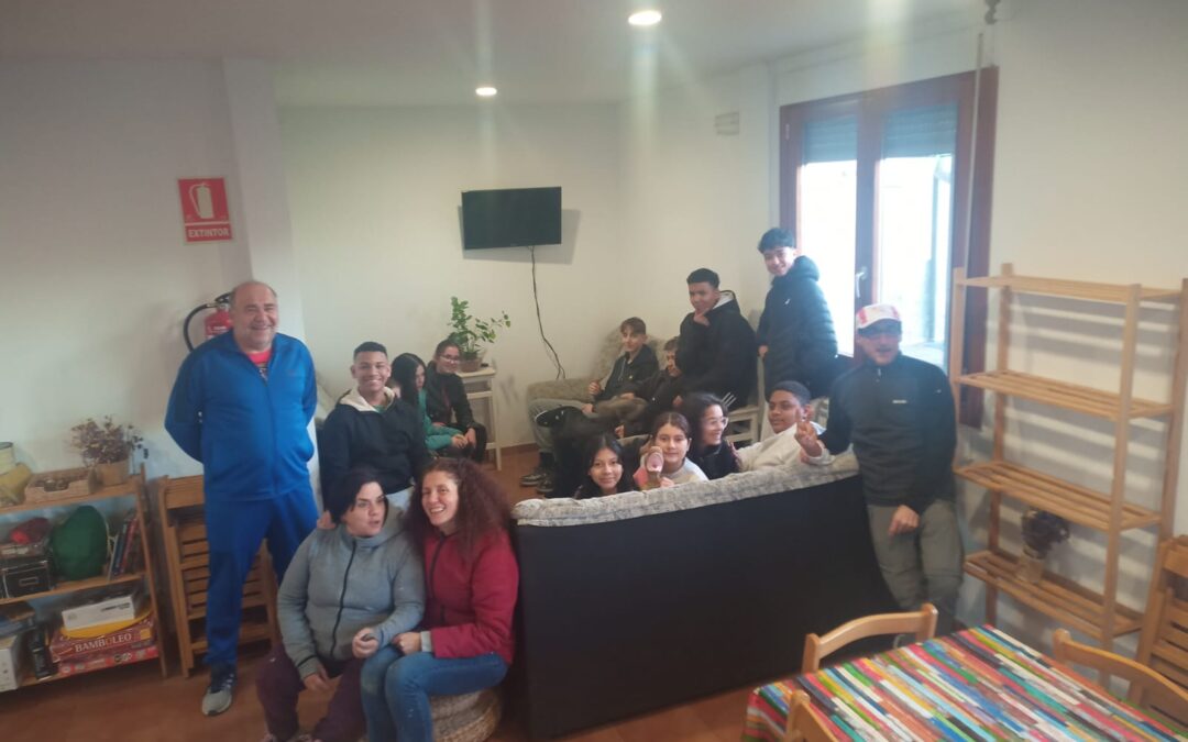PLASTERING AND PAINTING ROOMS IN SAN PEDRO MANRIQUE’S PARISH HOUSE